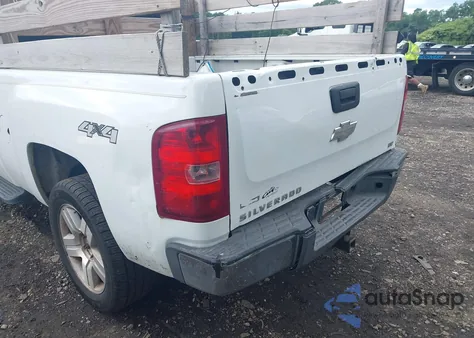 2007 Chevrolet Silverado 1500 Ltz z USA, uszkodzony, nr VIN 1GCEK19087Z563778